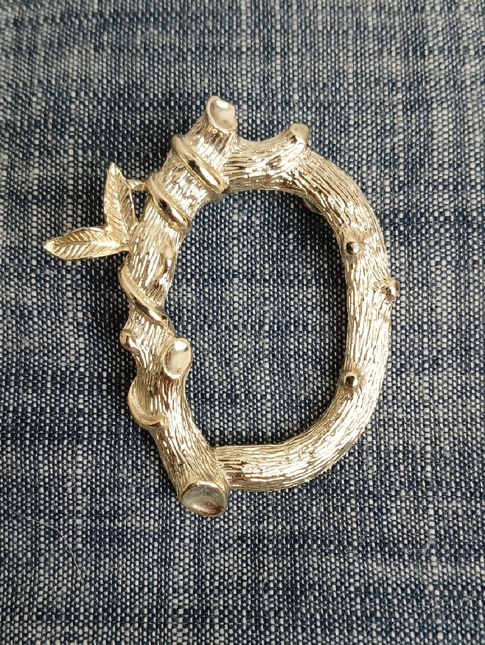 Sarah Coventry Alphabet Branch Brooch, Letter "O"